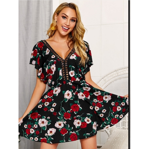 SHEIN Dresses & Skirts - NIP Contrast Crochet Floral Print Backless Dress